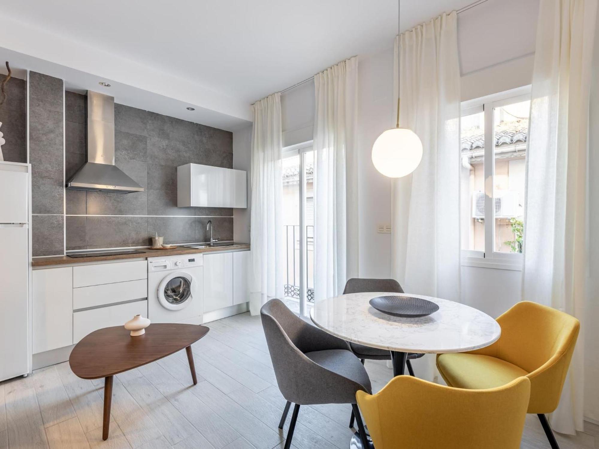 Central Stylish And Elegant 1 & 2 Bedroom Apartments III Granada Esterno foto