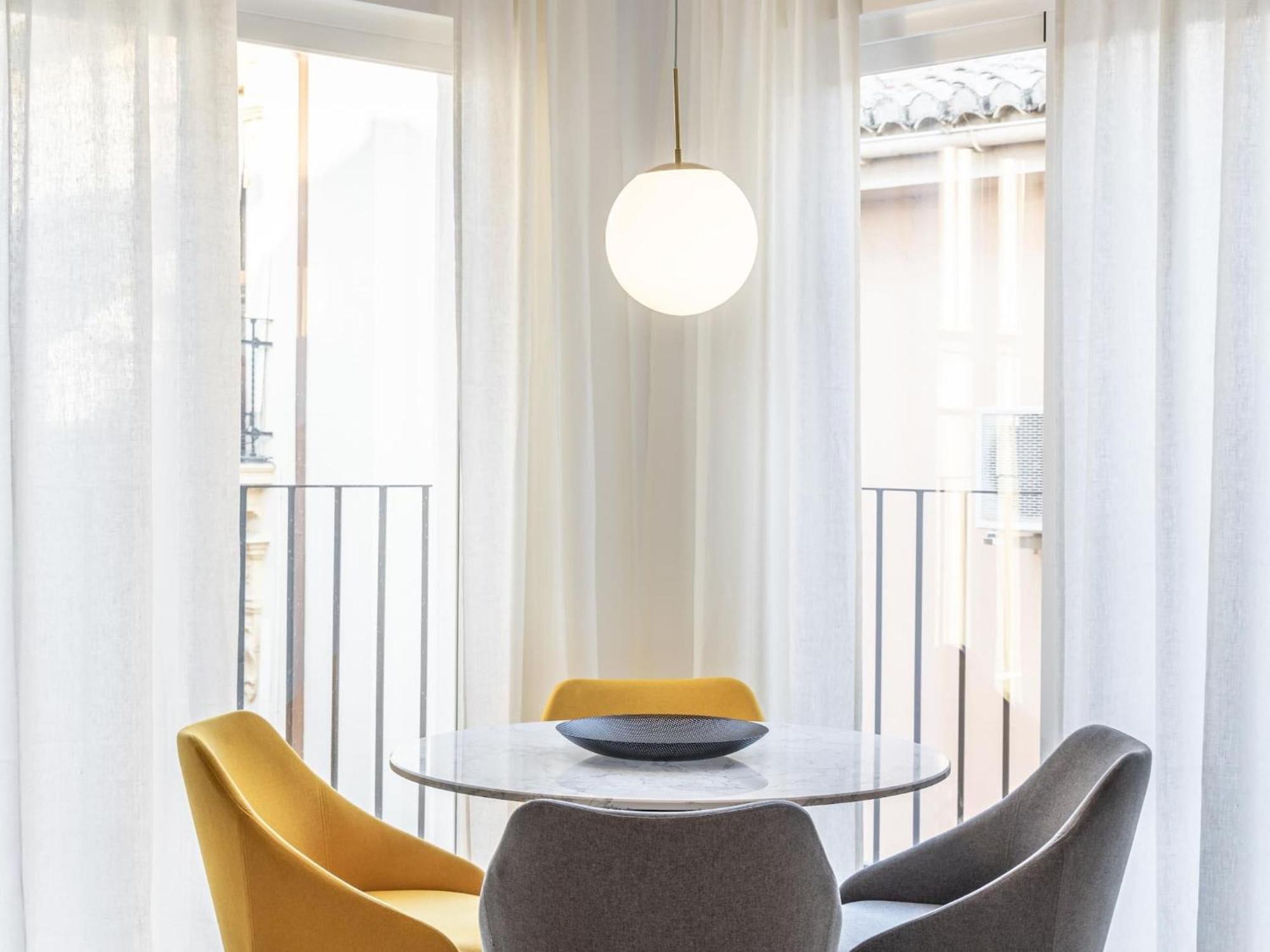 Central Stylish And Elegant 1 & 2 Bedroom Apartments III Granada Esterno foto