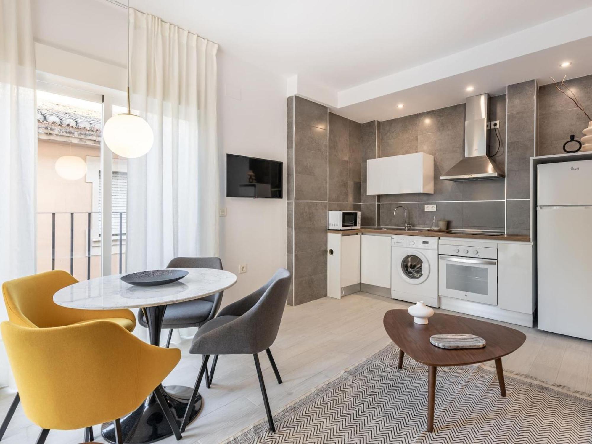 Central Stylish And Elegant 1 & 2 Bedroom Apartments III Granada Esterno foto